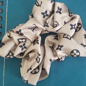 Luis Vuitton Silk satin hair band